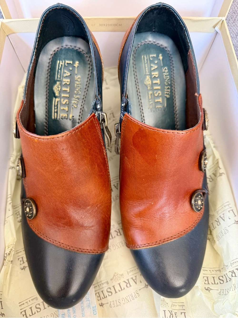 L'ATISTE Women’s Brown and Black Leather Slip-On Loafers